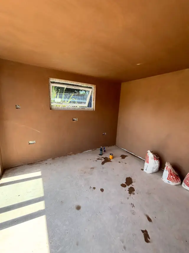 Tan plaster finish in spacious bedroom