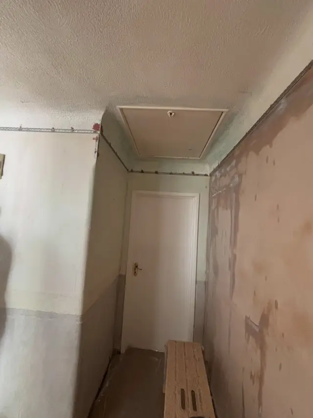 Tan plaster in compact interior space