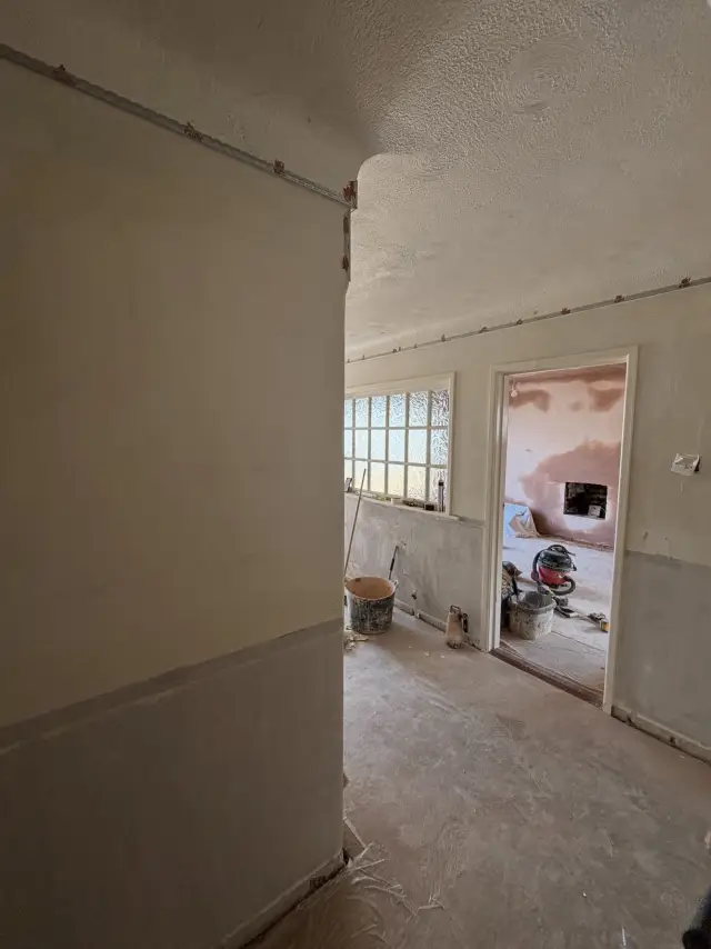 Light cream plaster room with textured ceiling